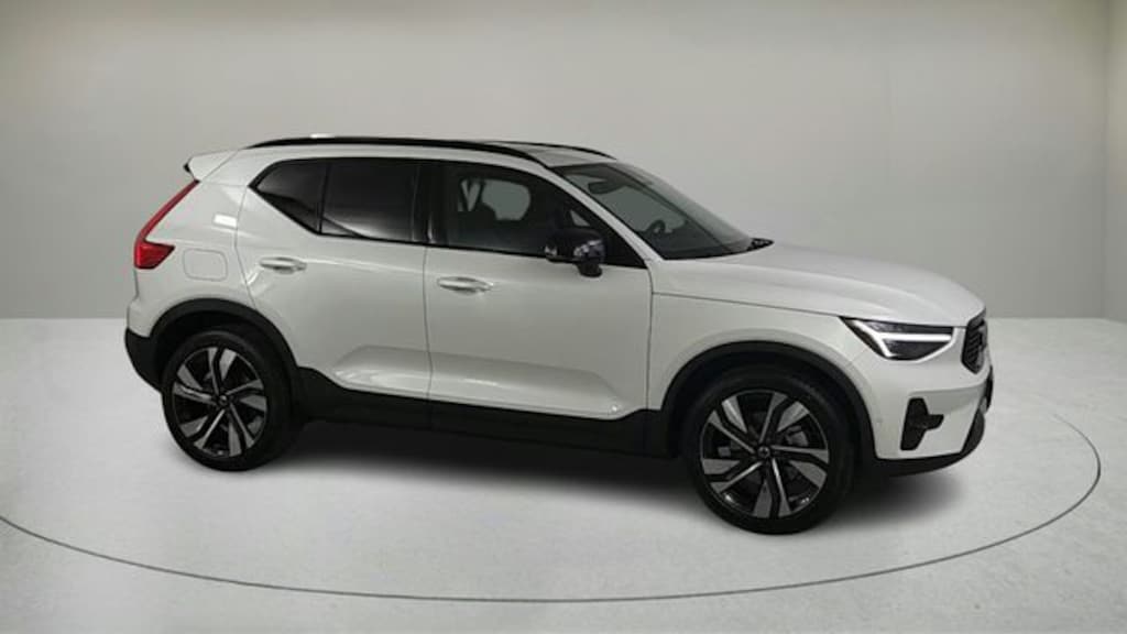 New 2026 Volvo XC40 B5 Ultra SUV
