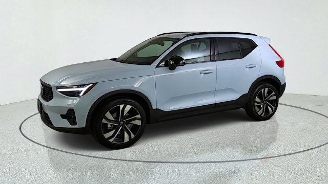 New 2026 Volvo XC40 B5 Plus SUV