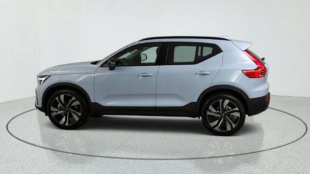 New 2026 Volvo XC40 B5 Plus SUV