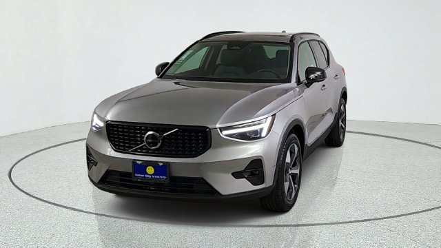New 2026 Volvo XC40 B5 Plus SUV