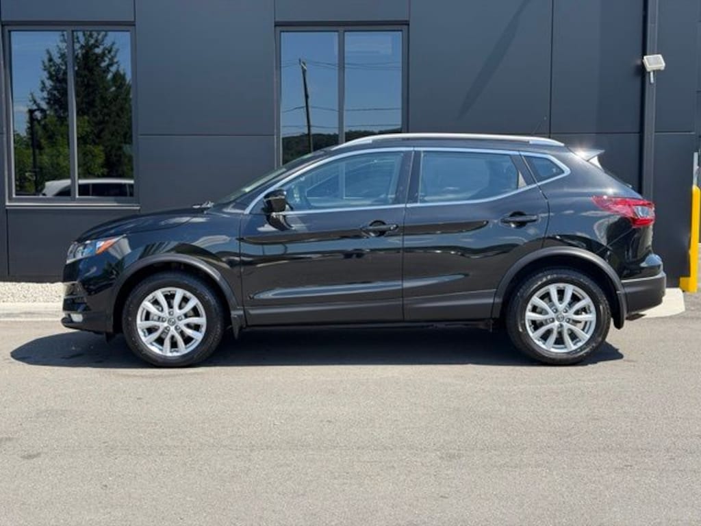 Used 2022 Nissan Rogue Sport SV SUV