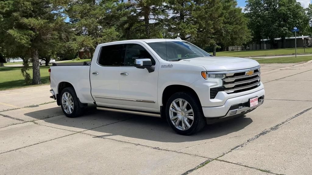 Used 2022 Chevrolet Silverado 1500 High Country with VIN 1GCUDJET9NZ505200 for sale in Oslo, Minnesota