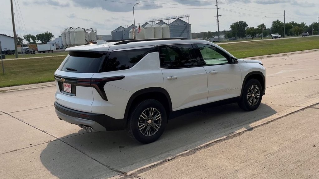 2026 Chevrolet Traverse LT - Photo 8