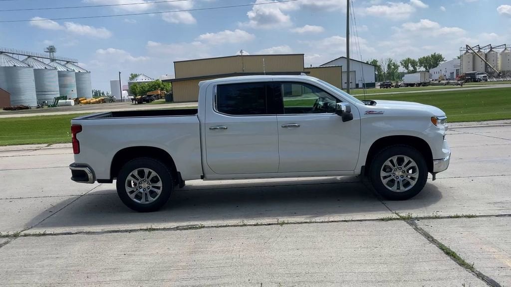 2026 Chevrolet Silverado 1500 LTZ - Photo 9