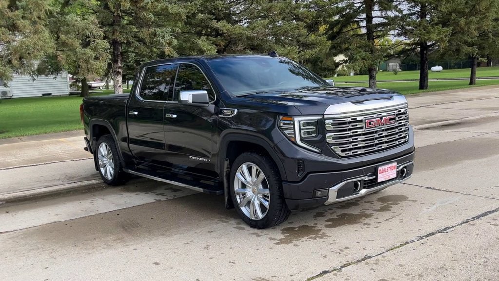 Used 2025 GMC Sierra 1500 Denali with VIN 1GTUUGE87SZ226368 for sale in Oslo, Minnesota