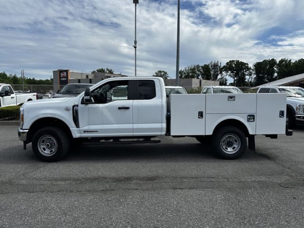 New 2024 Ford F-350SD XL Chassis