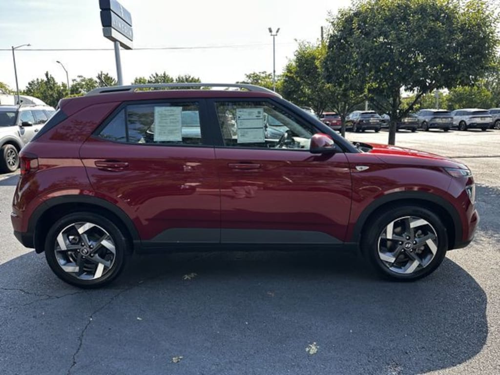 Used 2023 Hyundai Venue SEL SUV
