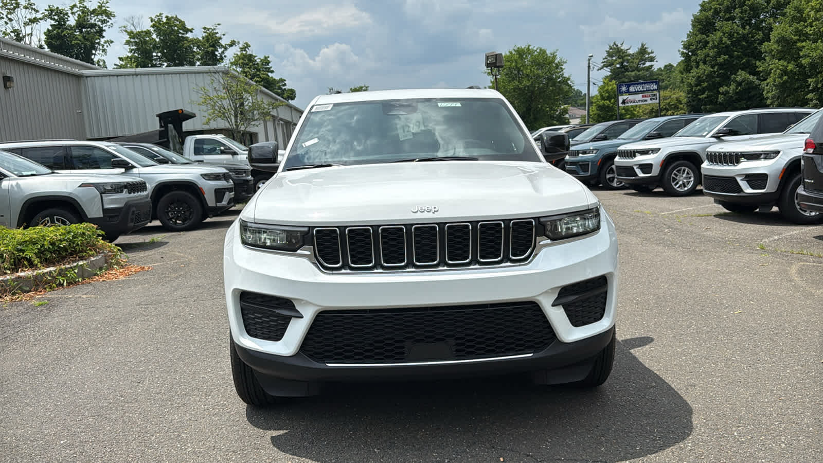 New 2026 Jeep Grand Cherokee LAREDO X 4X4 Sport Utility