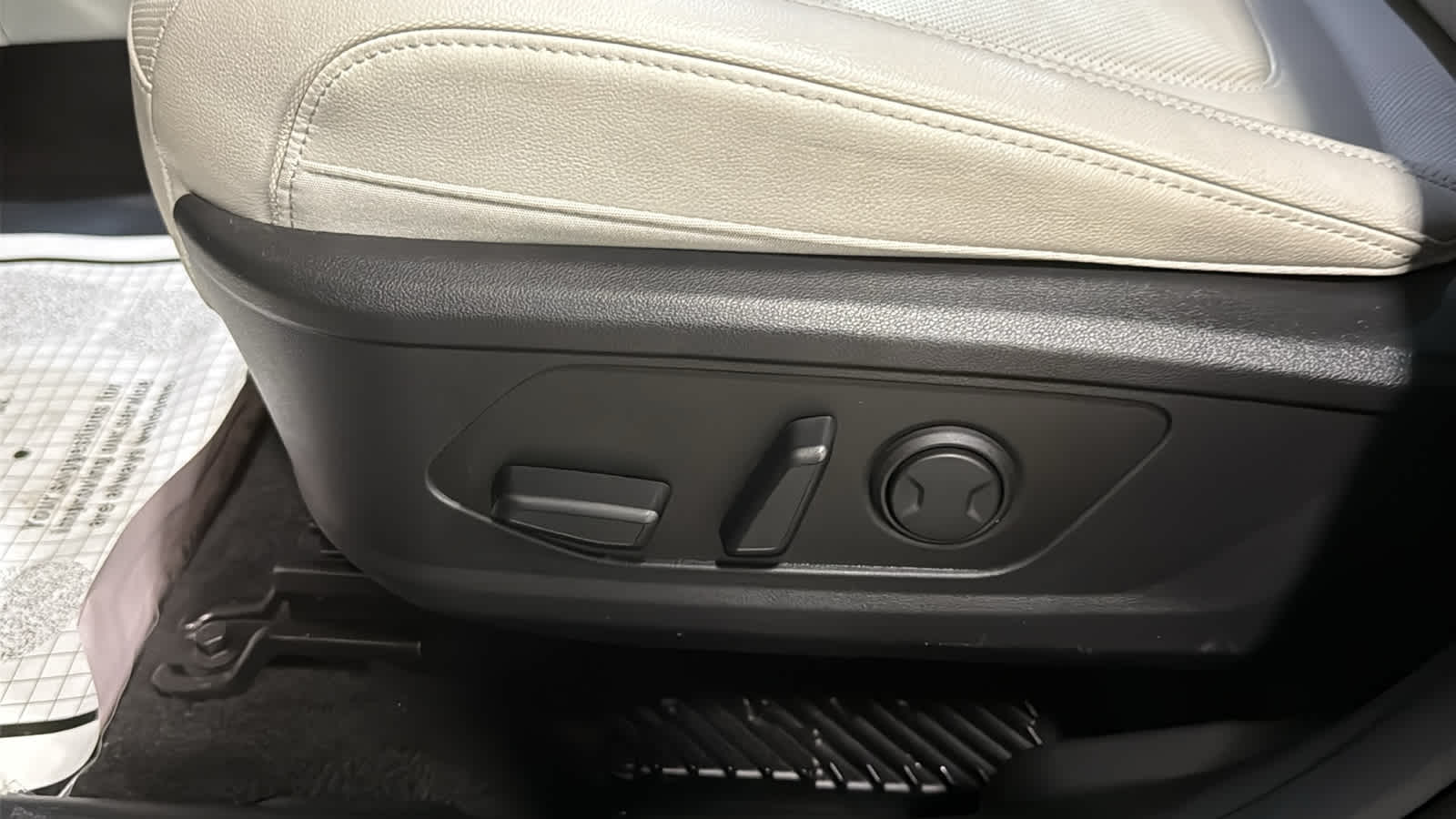 2025 Hyundai Tucson Limited - Photo 19