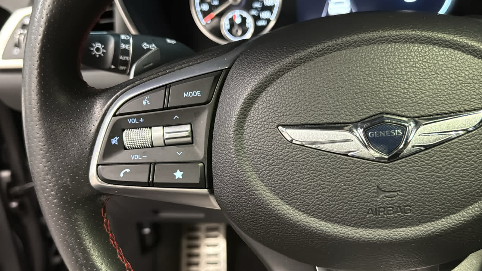 2023 GENESIS G70 Standard - Photo 12