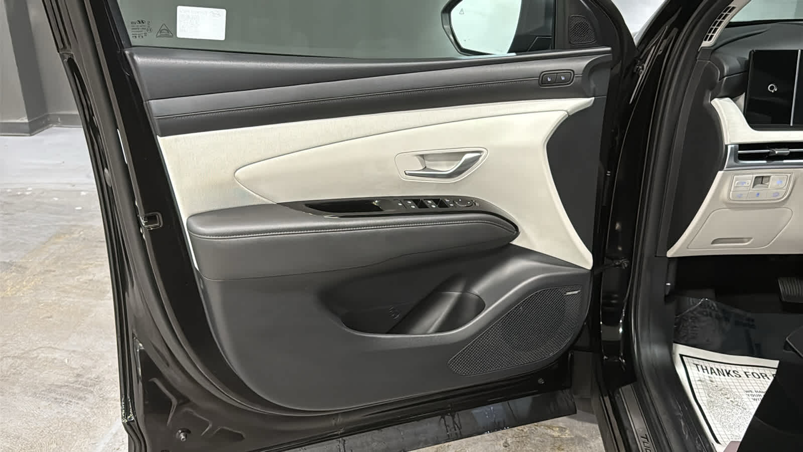 2025 Hyundai Tucson Limited - Photo 9