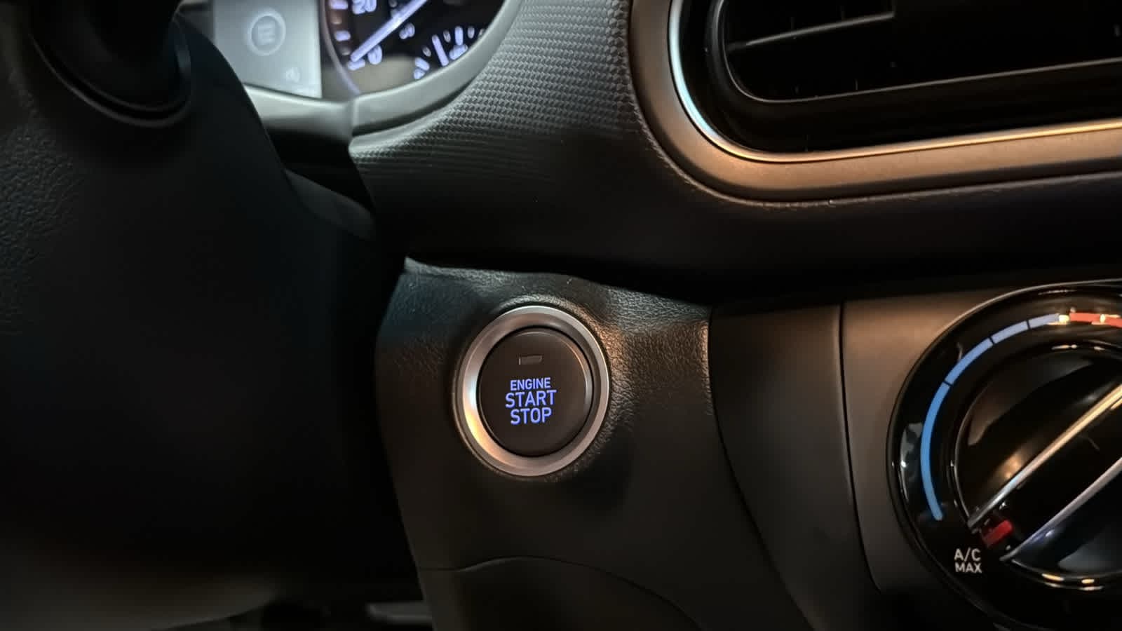 2023 Hyundai Kona SEL - Photo 19