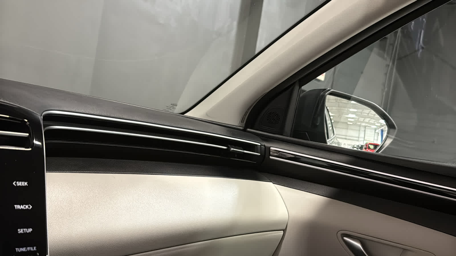 2024 Hyundai Tucson SE - Photo 18