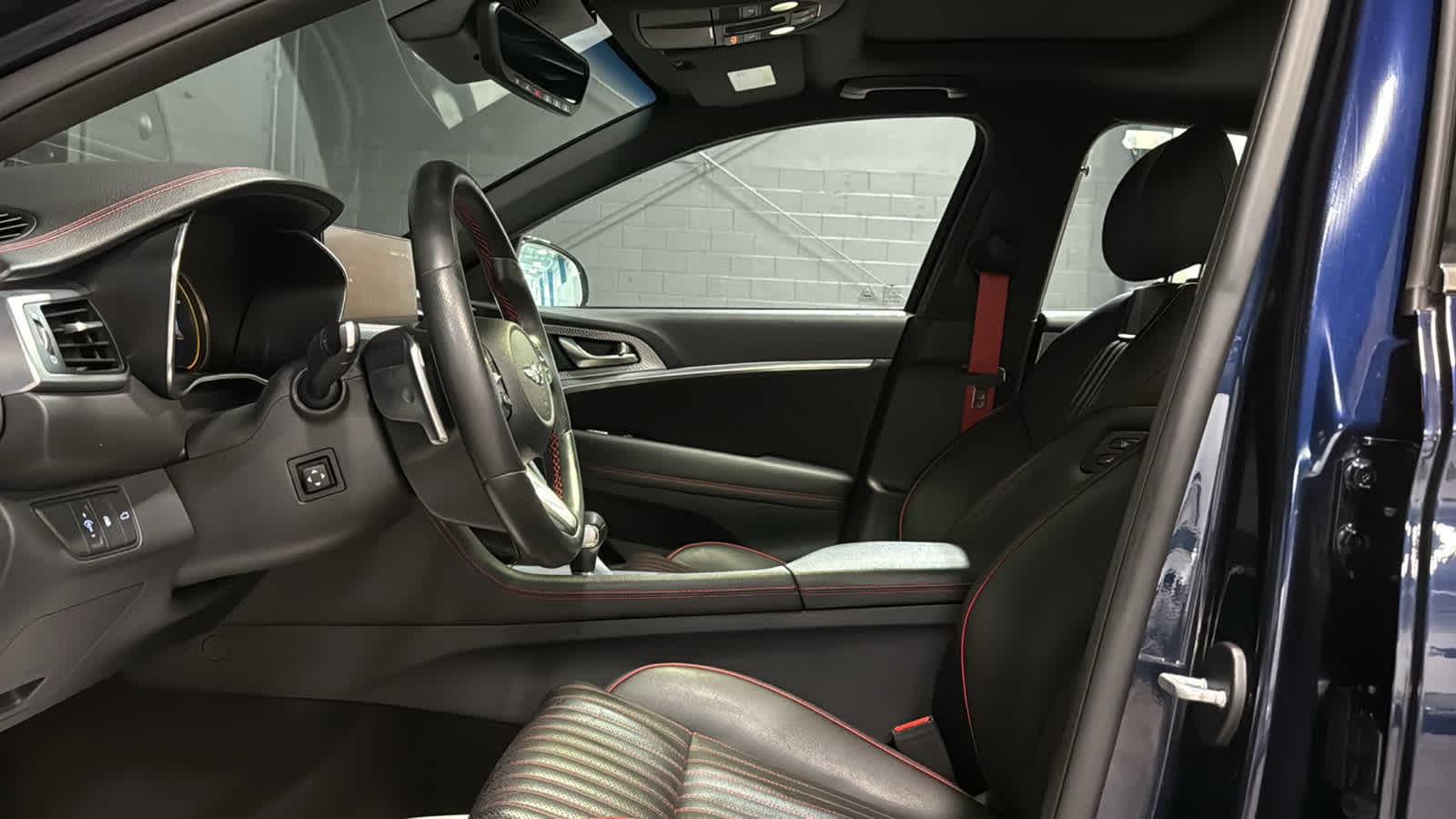 2023 GENESIS G70 Standard - Photo 10