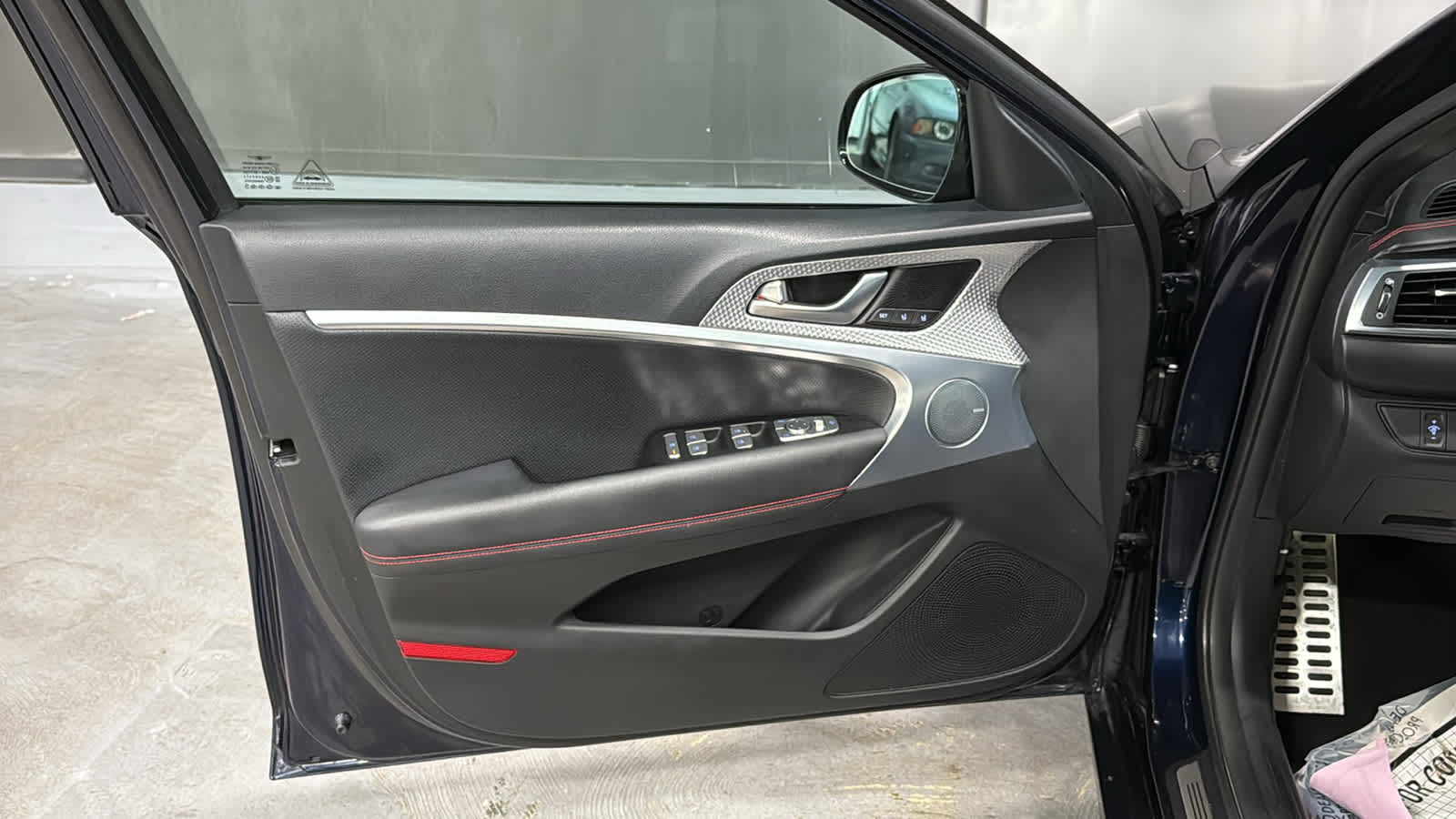 2023 GENESIS G70 Standard - Photo 9