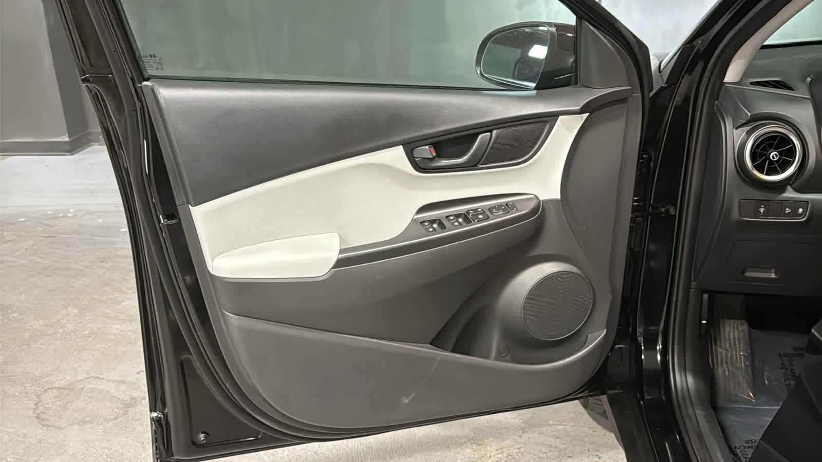 2023 Hyundai Kona SEL - Photo 9