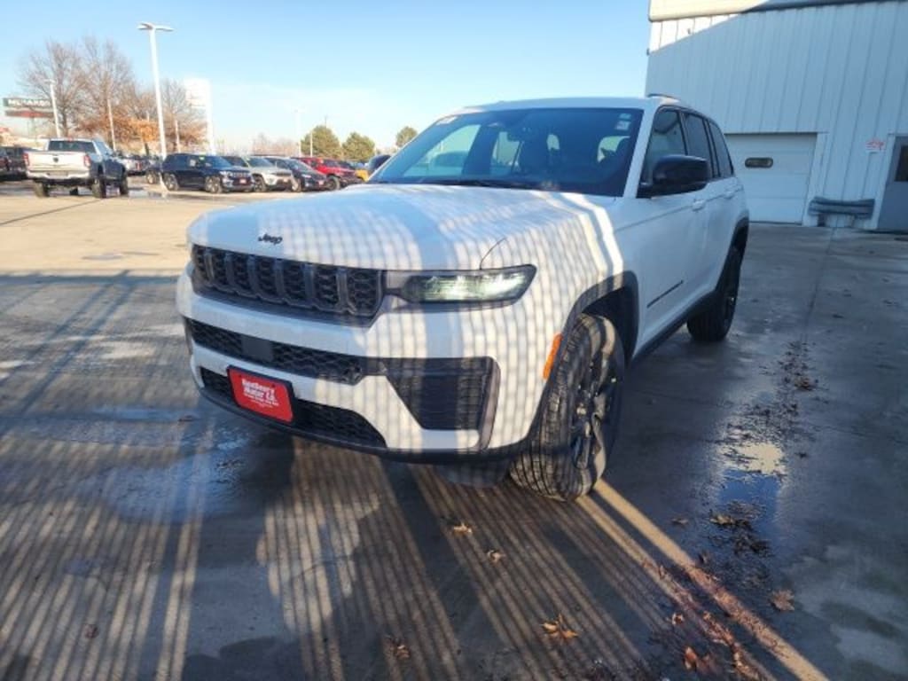 New 2026 Jeep Grand Cherokee Altitude Sport Utility