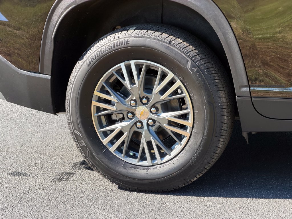 2027 Chevrolet Traverse LT - Photo 8