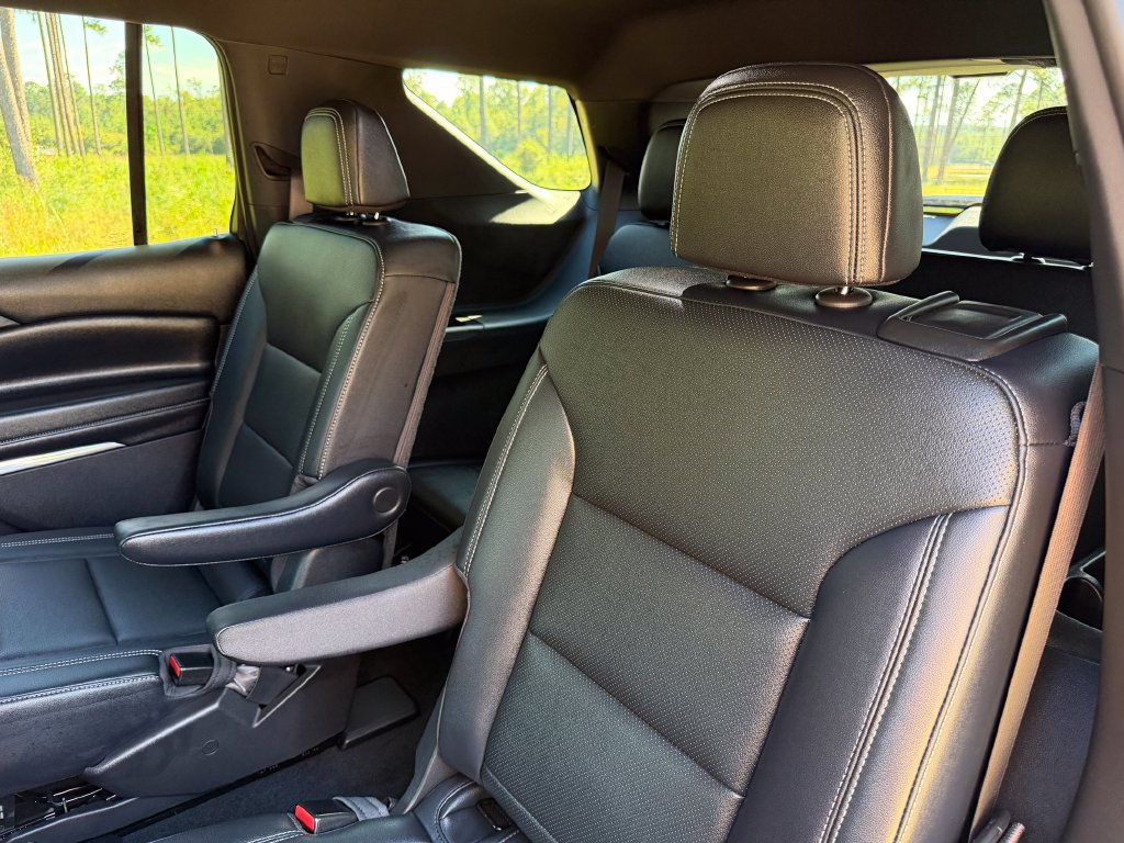 2027 Chevrolet Traverse LT - Photo 26
