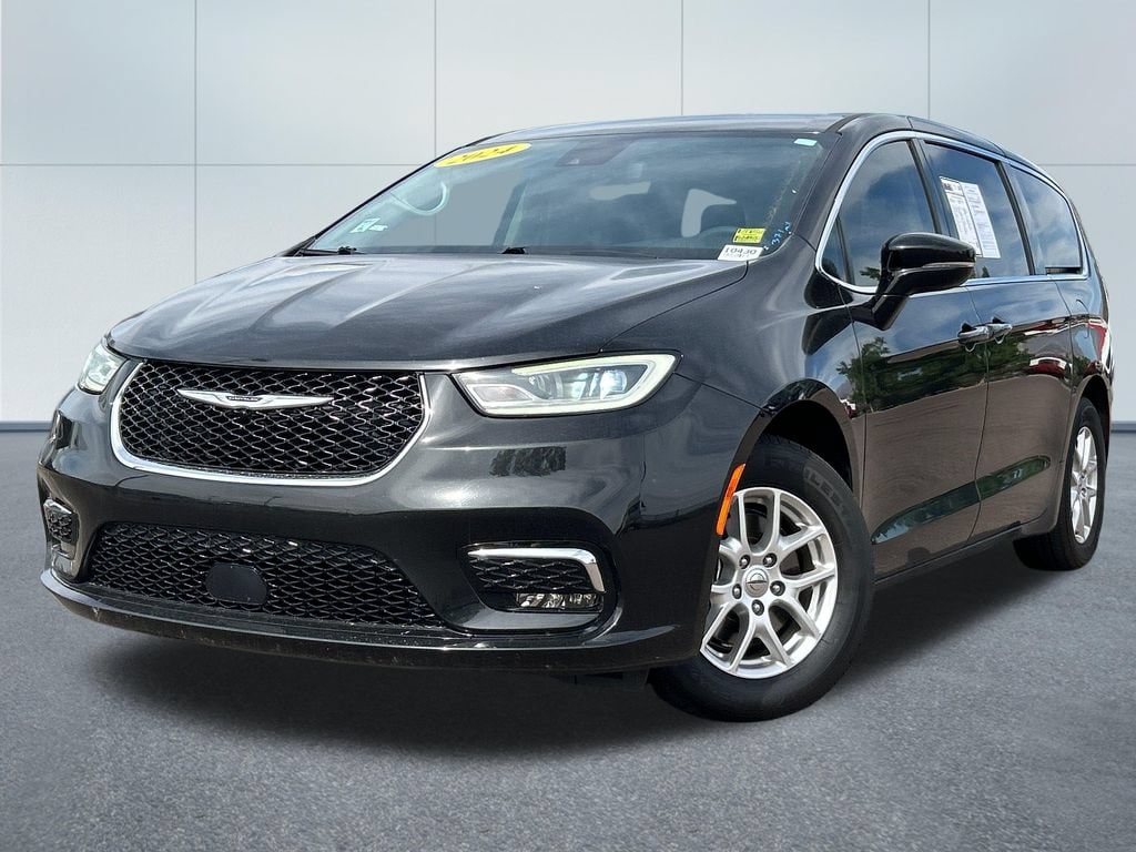 Used 2024 Chrysler Pacifica Touring L