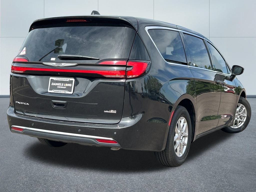 Used 2024 Chrysler Pacifica Touring L