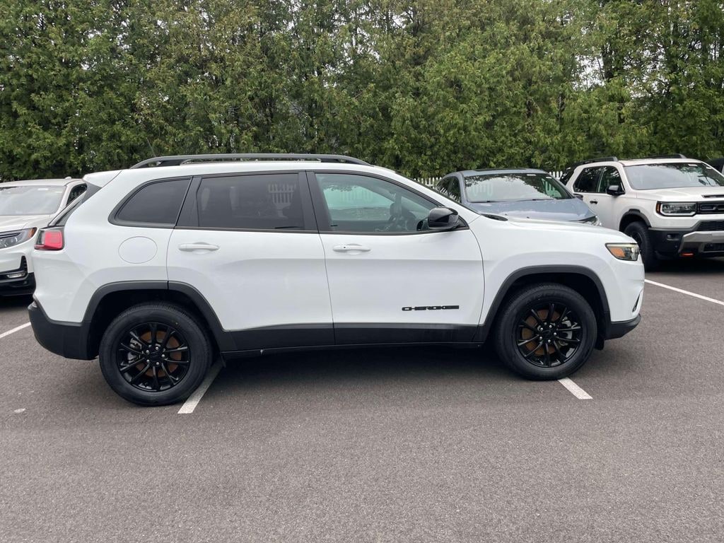 Used 2022 Jeep Cherokee Altitude SUV
