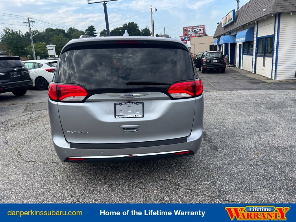 Used 2018 Chrysler Pacifica Touring L Minivan/Van