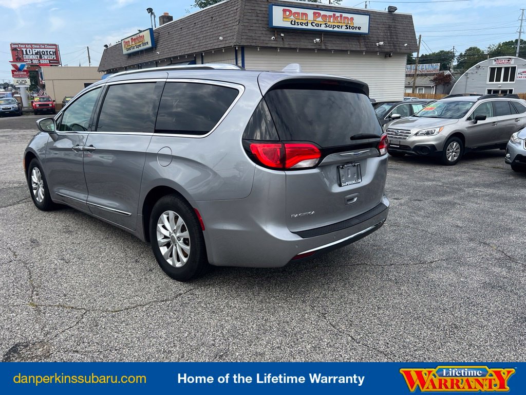 Used 2018 Chrysler Pacifica Touring L Minivan/Van