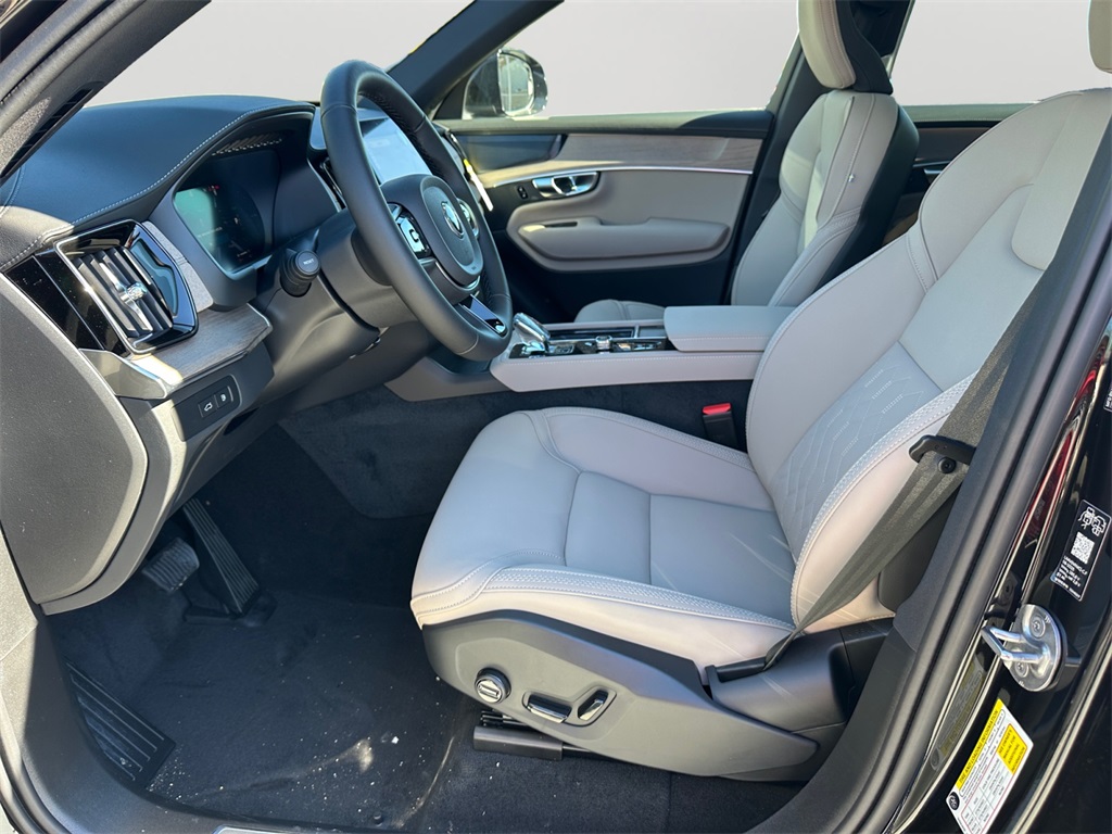 2026 Volvo XC90 Plus - Photo 14