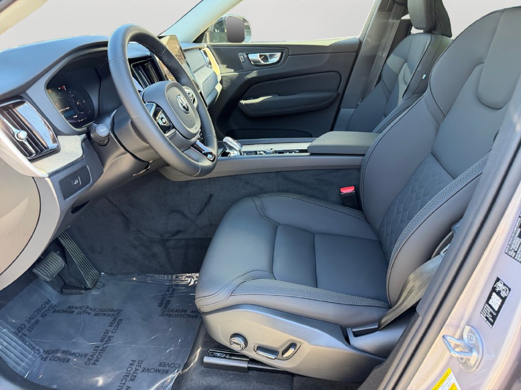 2026 Volvo XC60 Plus - Photo 16
