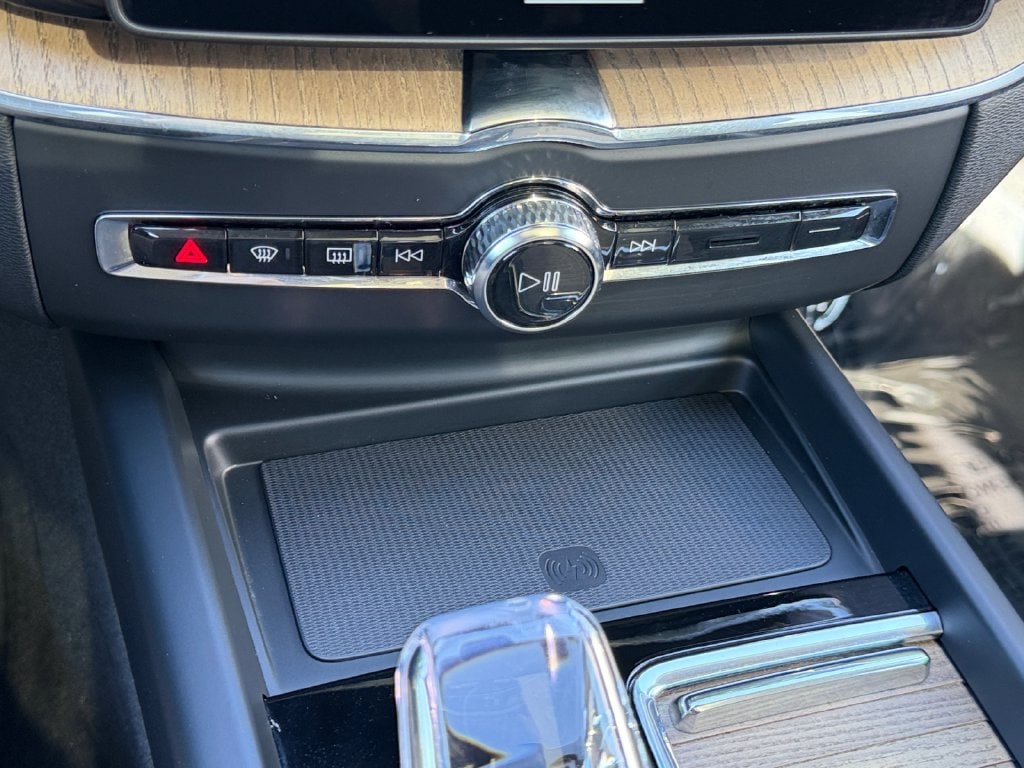 2026 Volvo XC60 Plus - Photo 24
