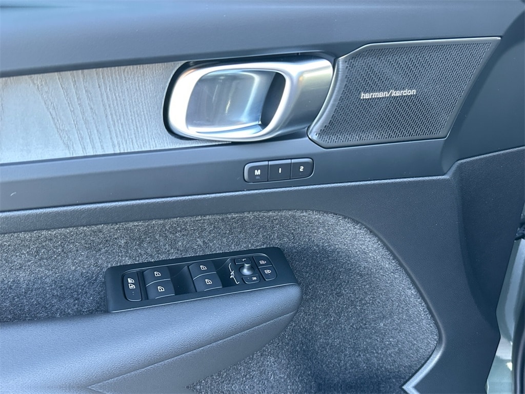 2026 Volvo XC40 Ultra - Photo 13