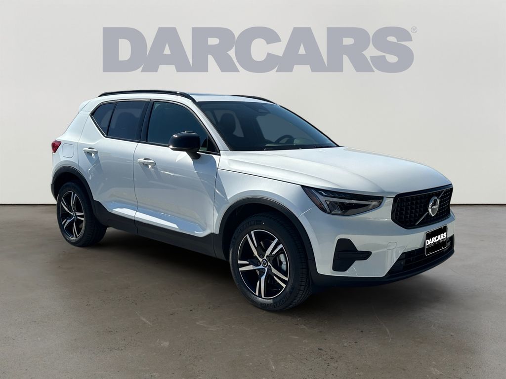 2026 Volvo XC40 Core