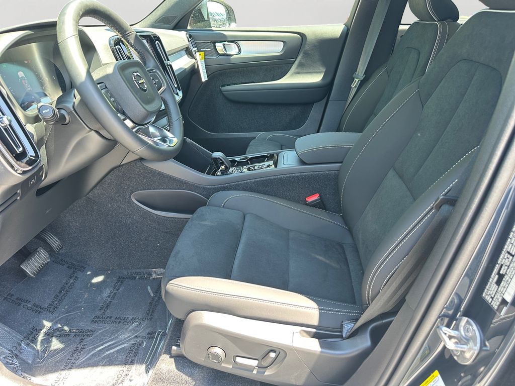 2026 Volvo XC40 Ultra Black Edition - Photo 14