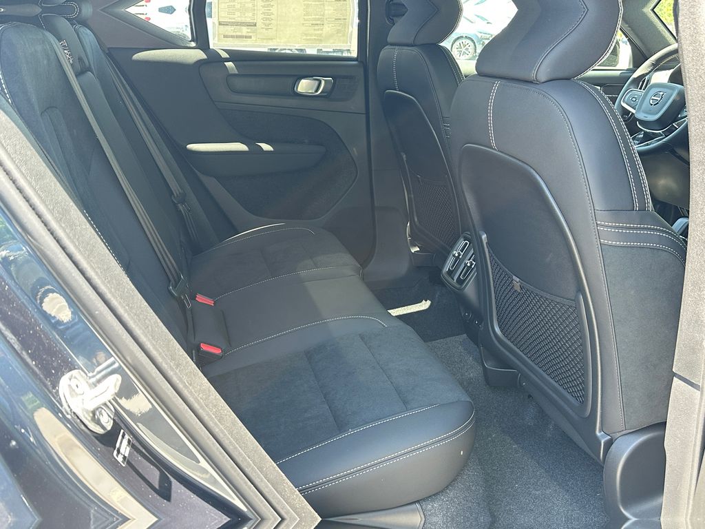 2026 Volvo XC40 Ultra Black Edition - Photo 7