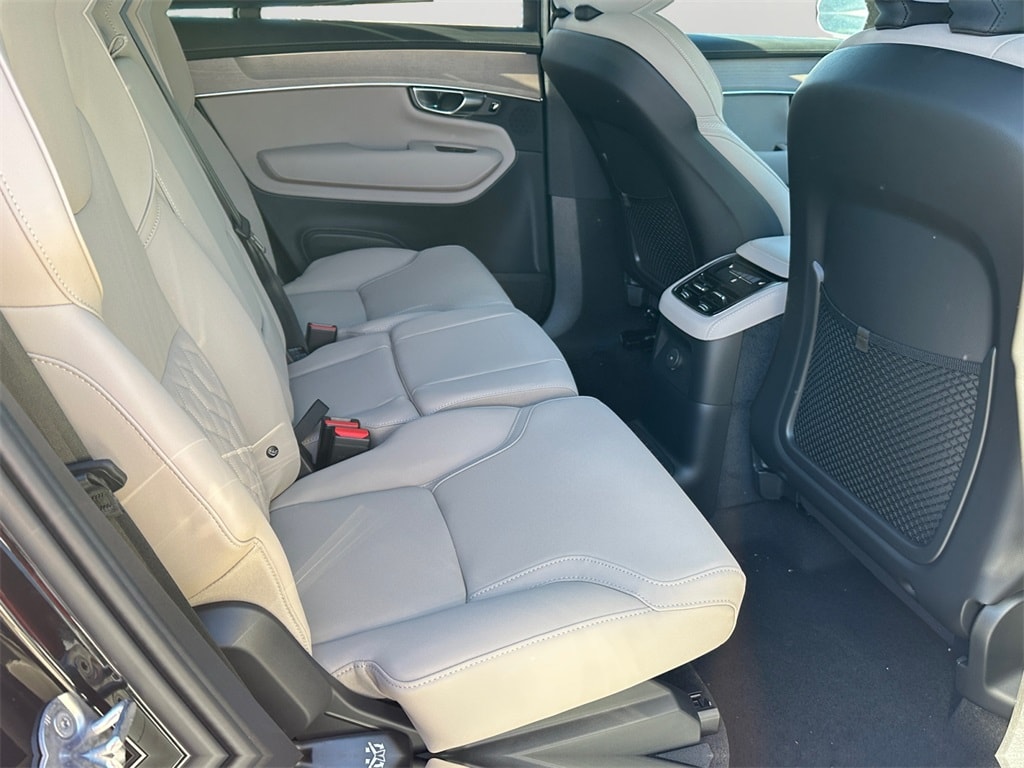 2026 Volvo XC90 Plus - Photo 7