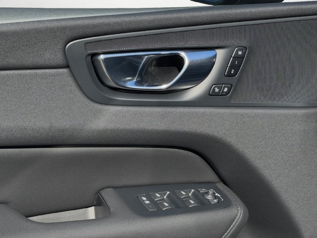 2026 Volvo XC60 Plus - Photo 15