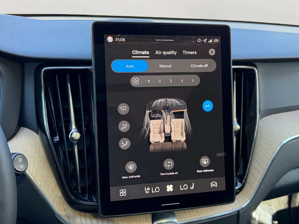 2026 Volvo XC60 Plus - Photo 23
