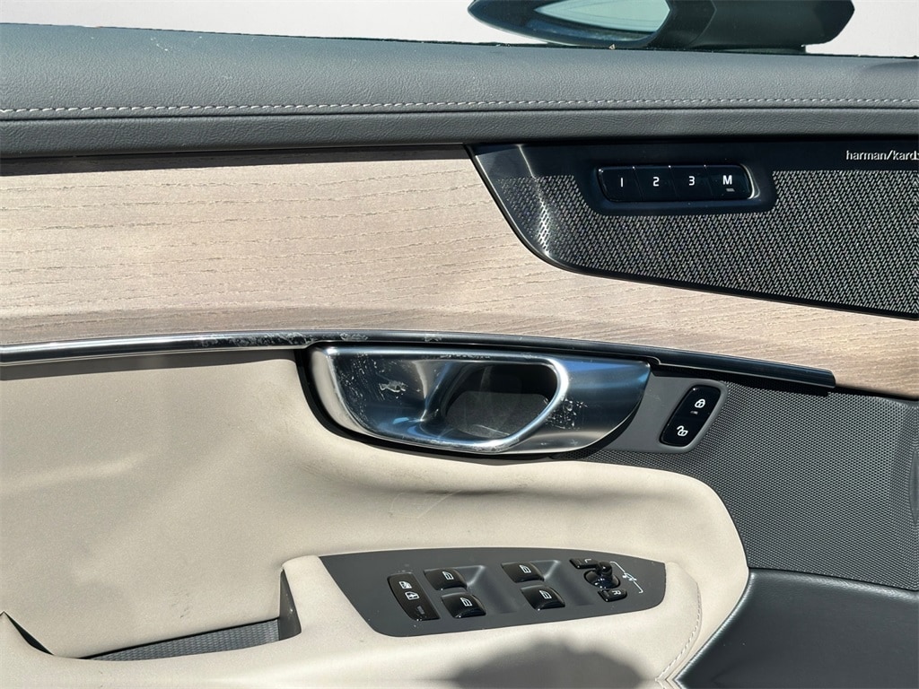 2026 Volvo XC90 Plus - Photo 13