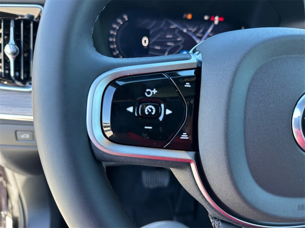 2026 Volvo XC90 Plus - Photo 18