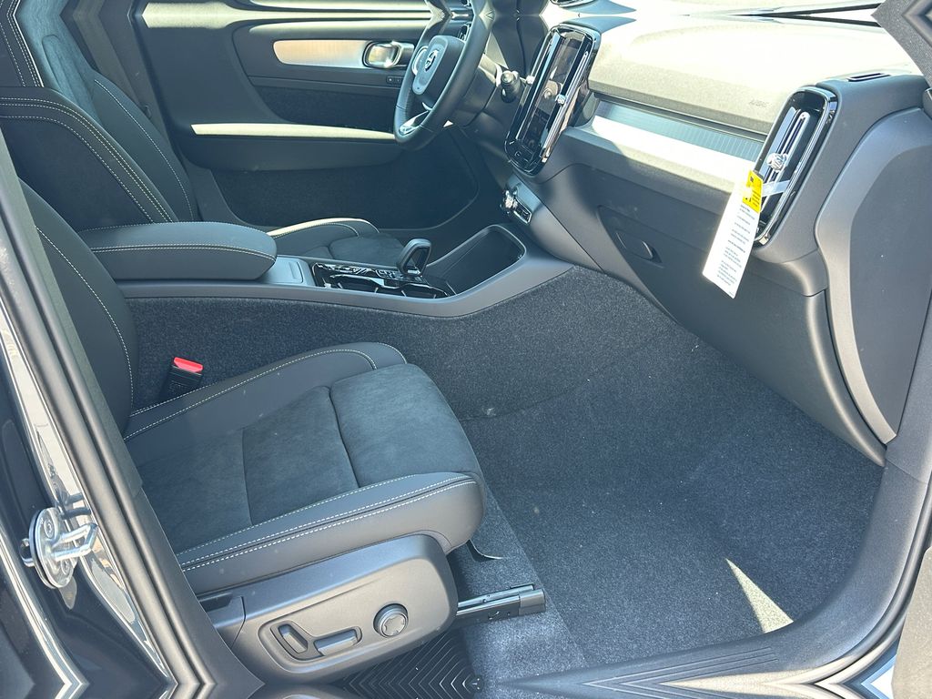 2026 Volvo XC40 Ultra Black Edition - Photo 6