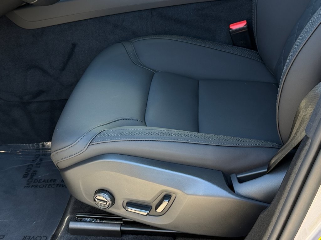 2026 Volvo XC60 Plus - Photo 17
