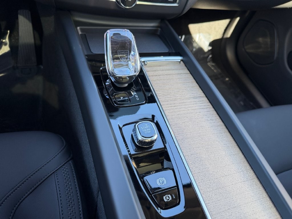 2026 Volvo XC60 Plus - Photo 25