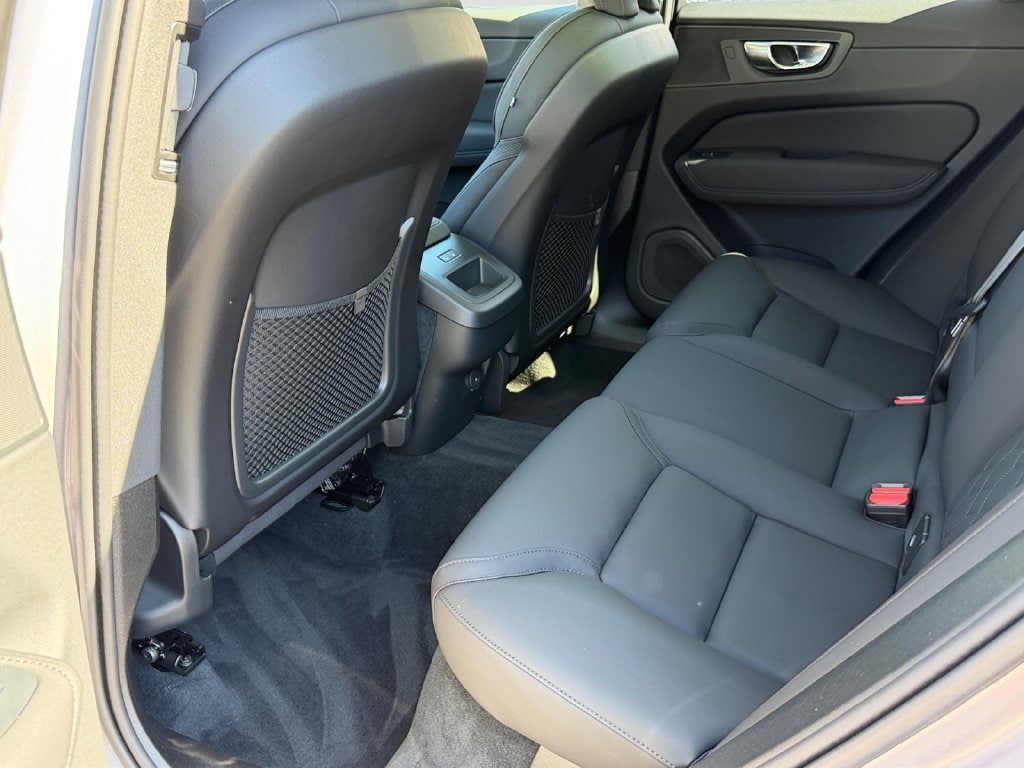 2026 Volvo XC60 Plus - Photo 12