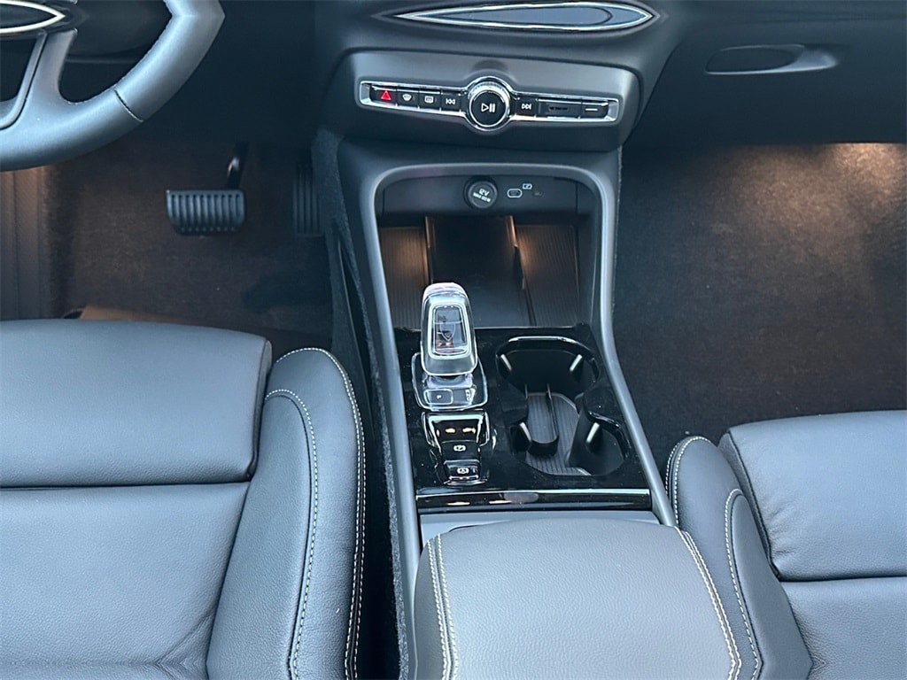 2026 Volvo XC40 Ultra - Photo 12