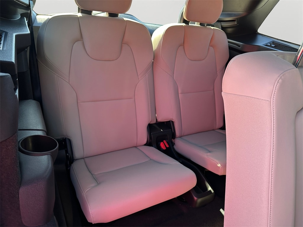2026 Volvo XC90 Plus - Photo 8