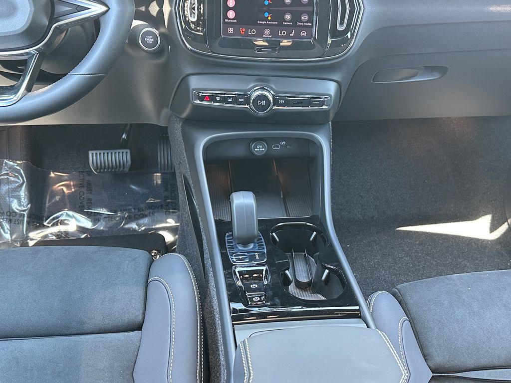 2026 Volvo XC40 Ultra Black Edition - Photo 12