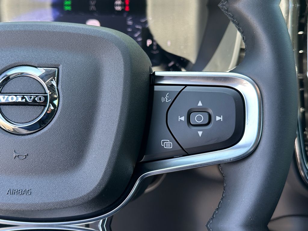 2026 Volvo XC40 Ultra Black Edition - Photo 17
