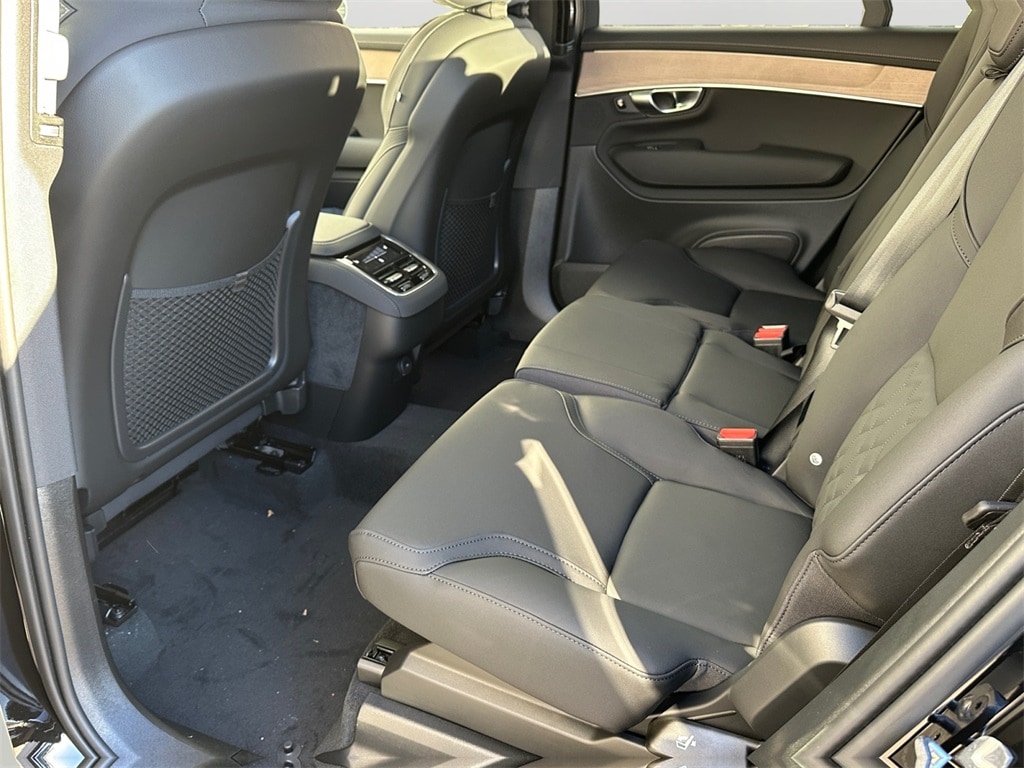 2026 Volvo XC90 Plus - Photo 10