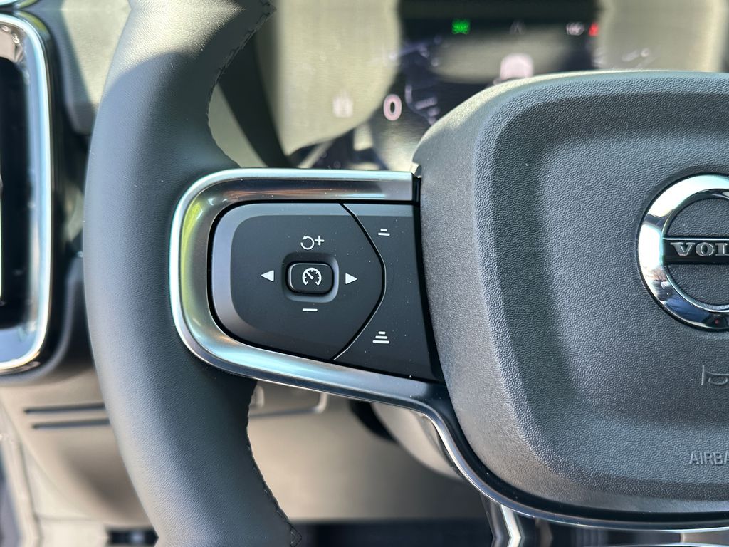 2026 Volvo XC40 Ultra Black Edition - Photo 18
